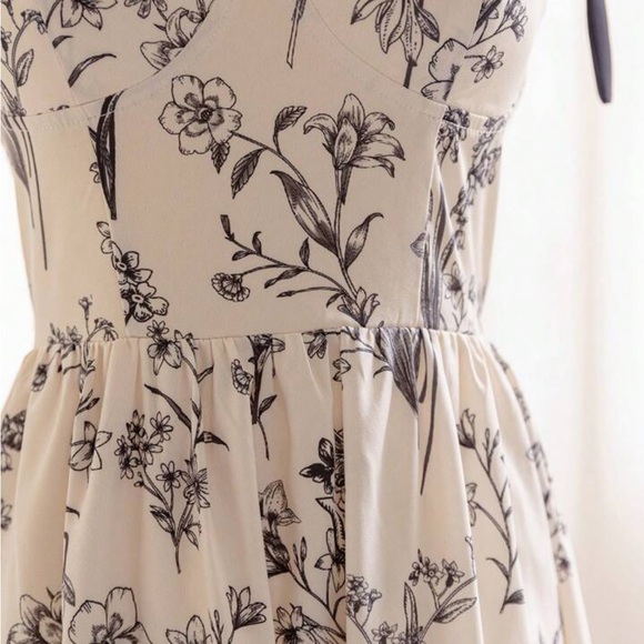 Floral Print Maxi Dress - Picture 6 of 6